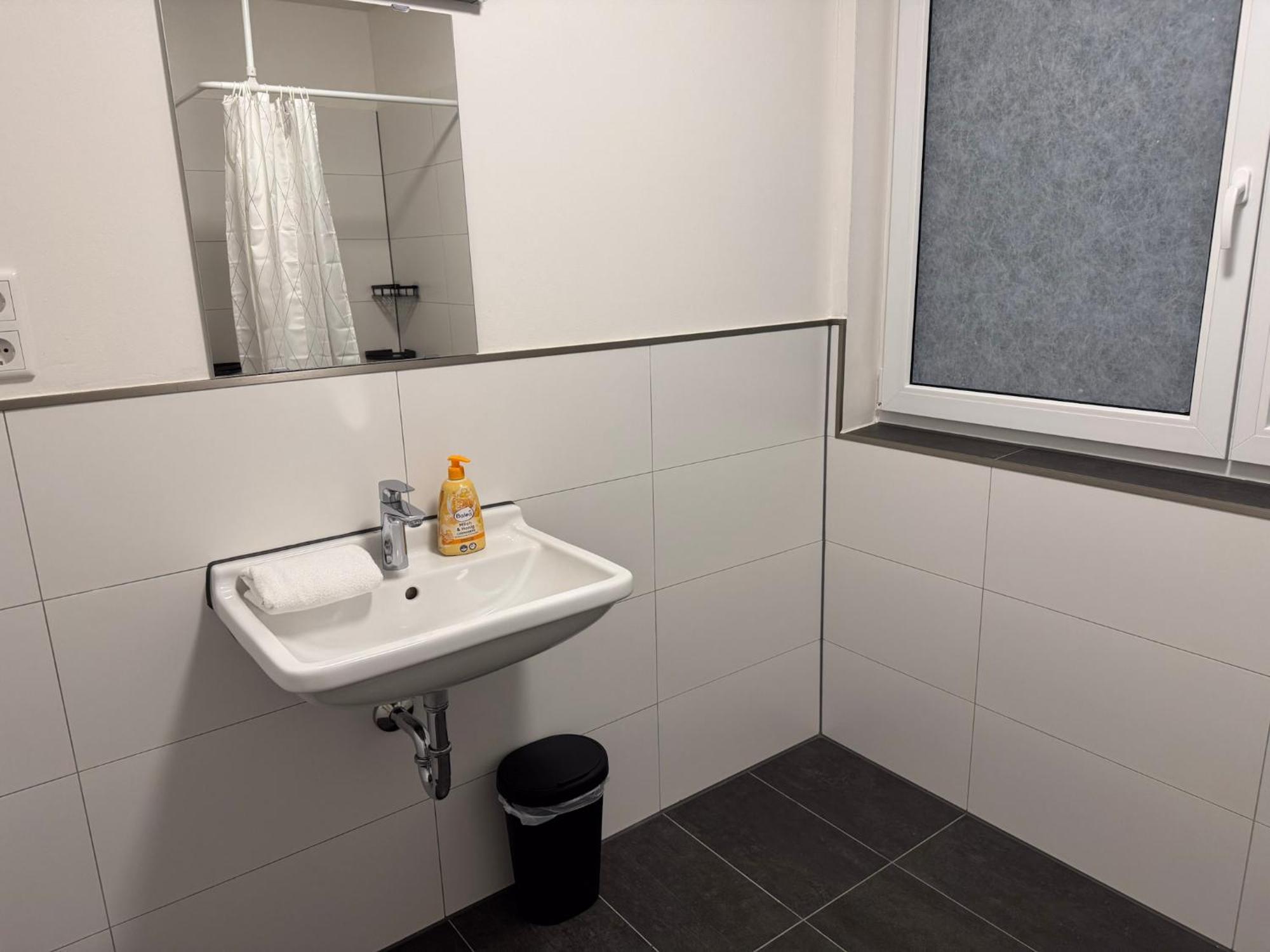T&k - Bergisch Gladbach - 7 Comfortable - 20 Min To Fair Messe Апартаменты